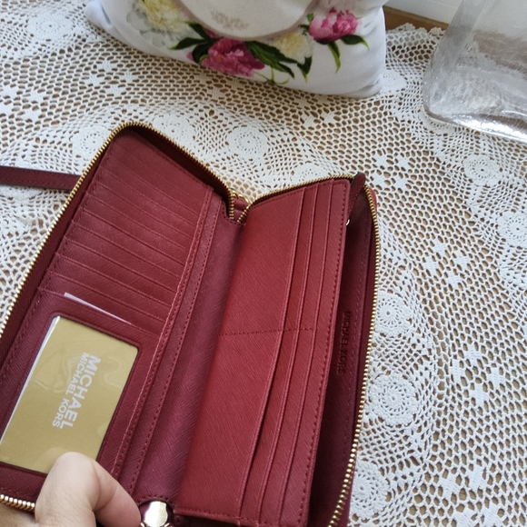 Michael Kors Wallet/Wristlet NWT Cherry Jest Set Travel Leather Gold Hardware - Picture 5 of 12